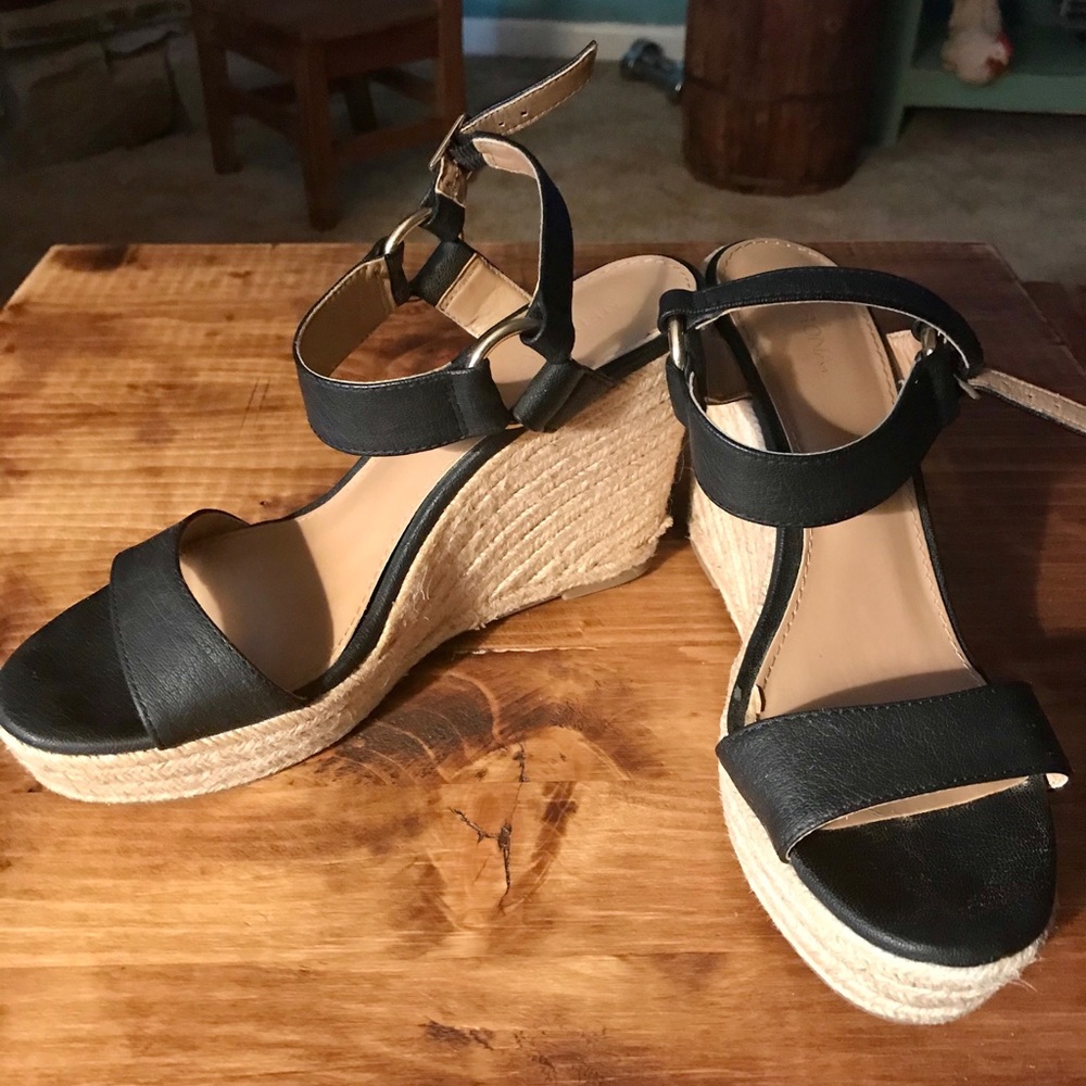 Black wedge